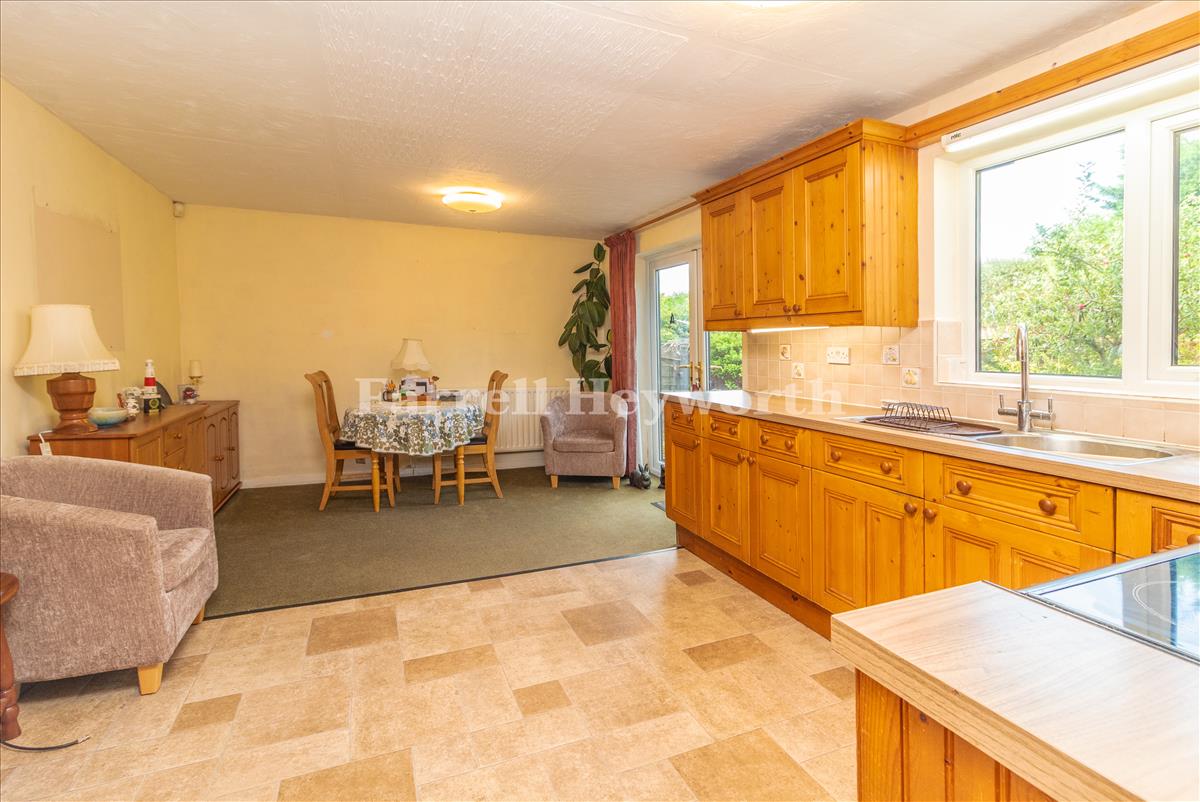 Kitchen Diner image 2