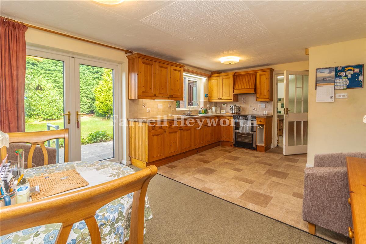 Kitchen Diner image 3