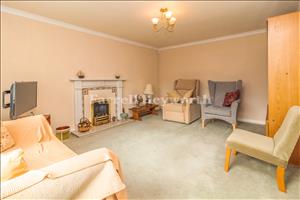 Lounge image 2
