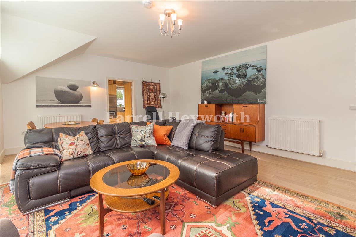 Lounge Diner image 3