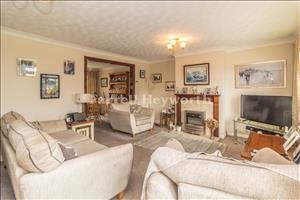 Lounge image 2
