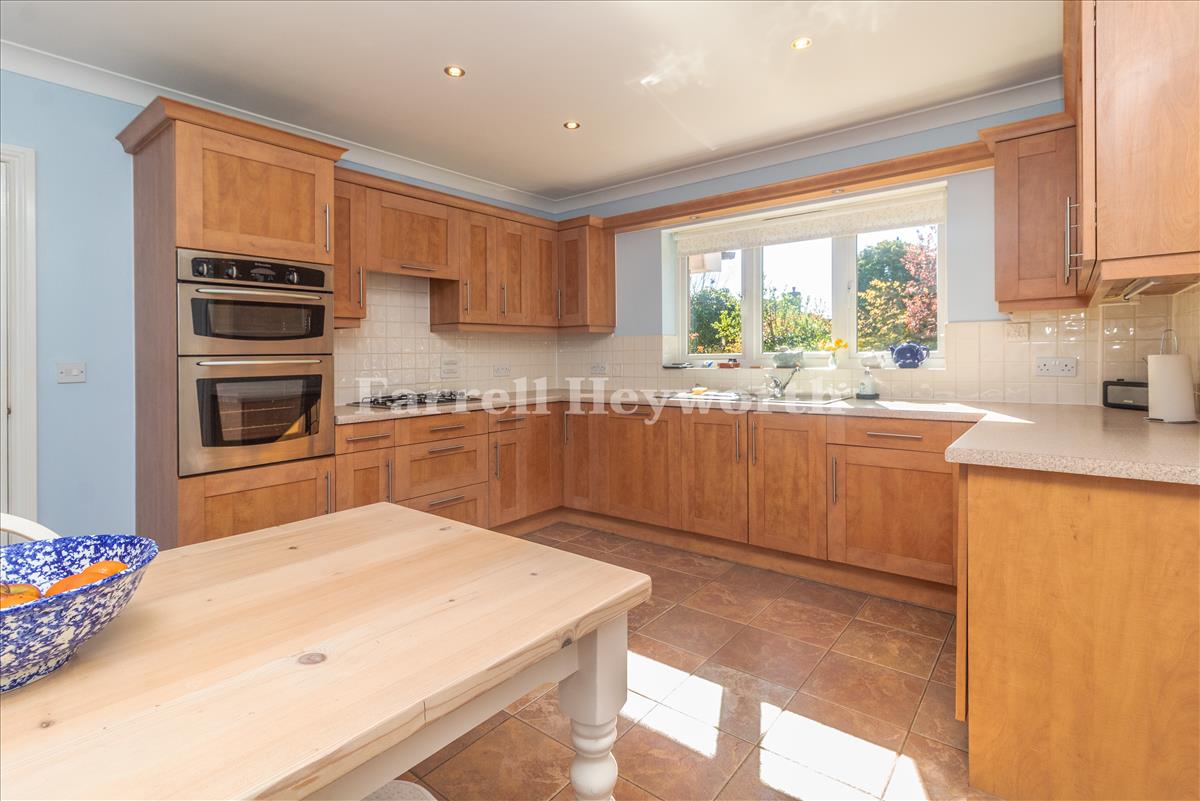 Kitchen Diner image 2