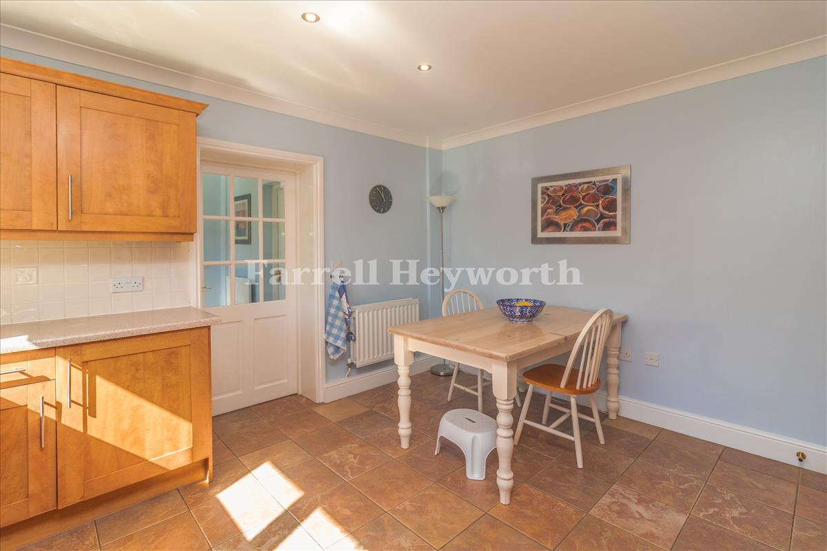 Kitchen Diner image 3