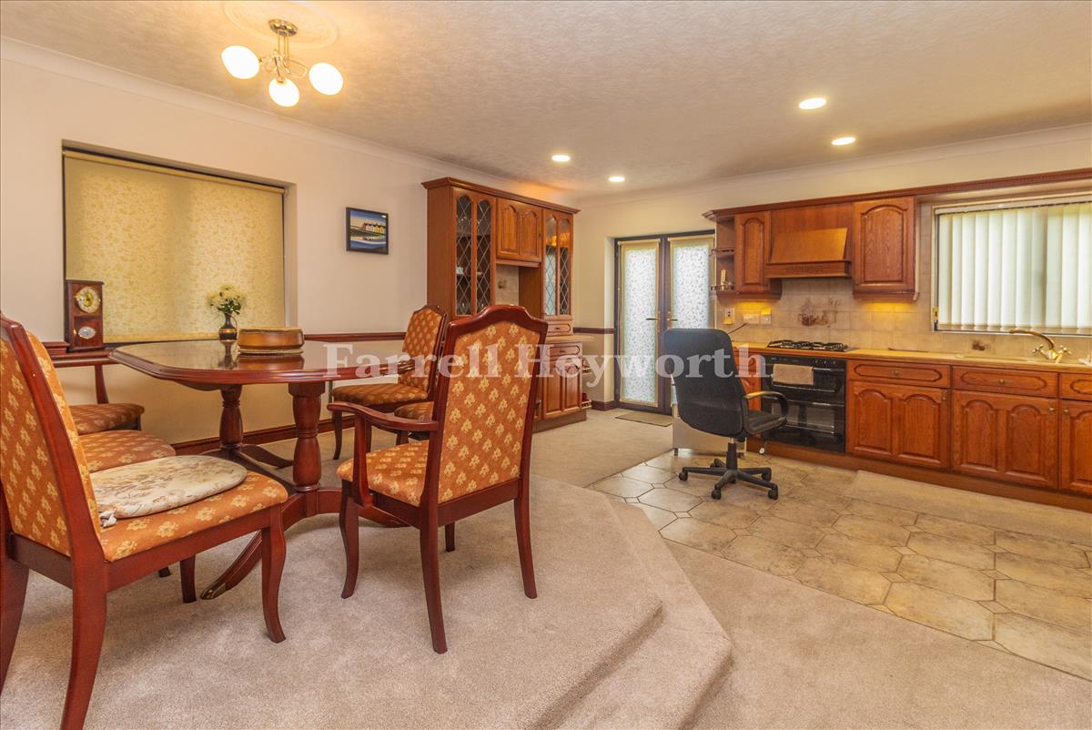 Kitchen Diner image 3