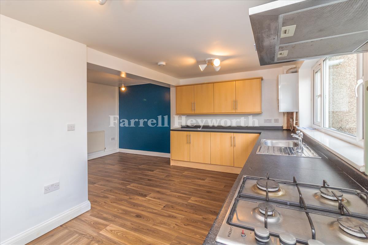 Kitchen Diner image 3