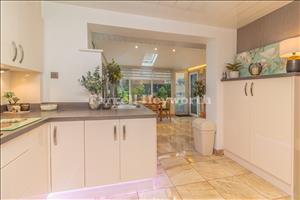 Kitchen Diner image 3