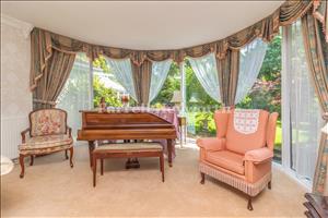 Lounge image 2