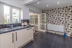 Kitchen Diner image 2