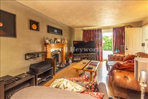 Lounge image 2