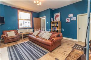 Lounge image 3