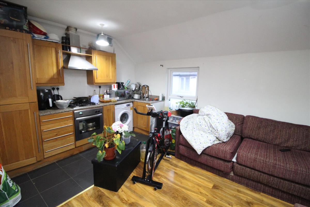 Lounge and kitchen 67 station