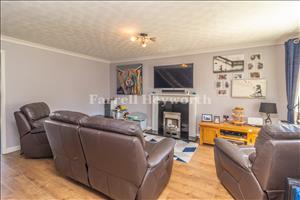Lounge image 3
