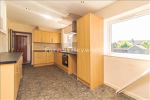 Kitchen Diner image 3