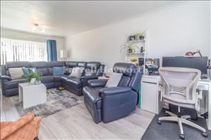 Lounge image 2