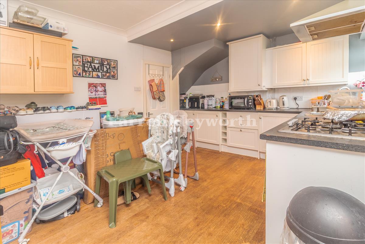 Kitchen Diner image 2