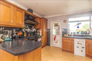 Kitchen image 4