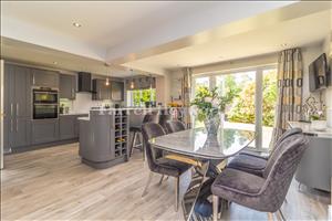 Kitchen Diner image 3