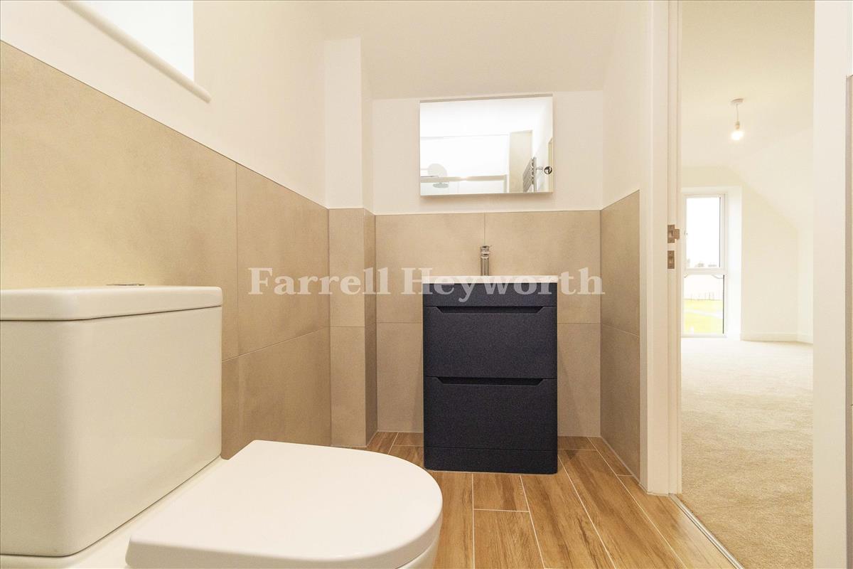 En Suite Similar Plot