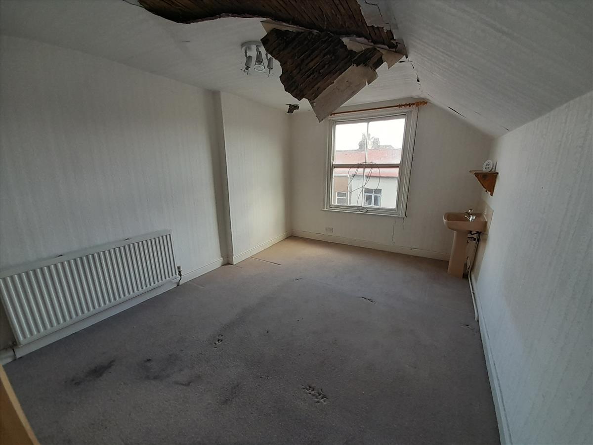 St M Top Floor Rear Bedroom