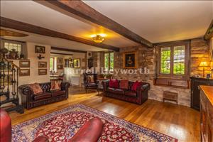 Lounge image 3