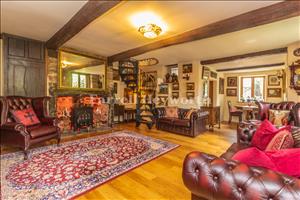 Lounge image 4