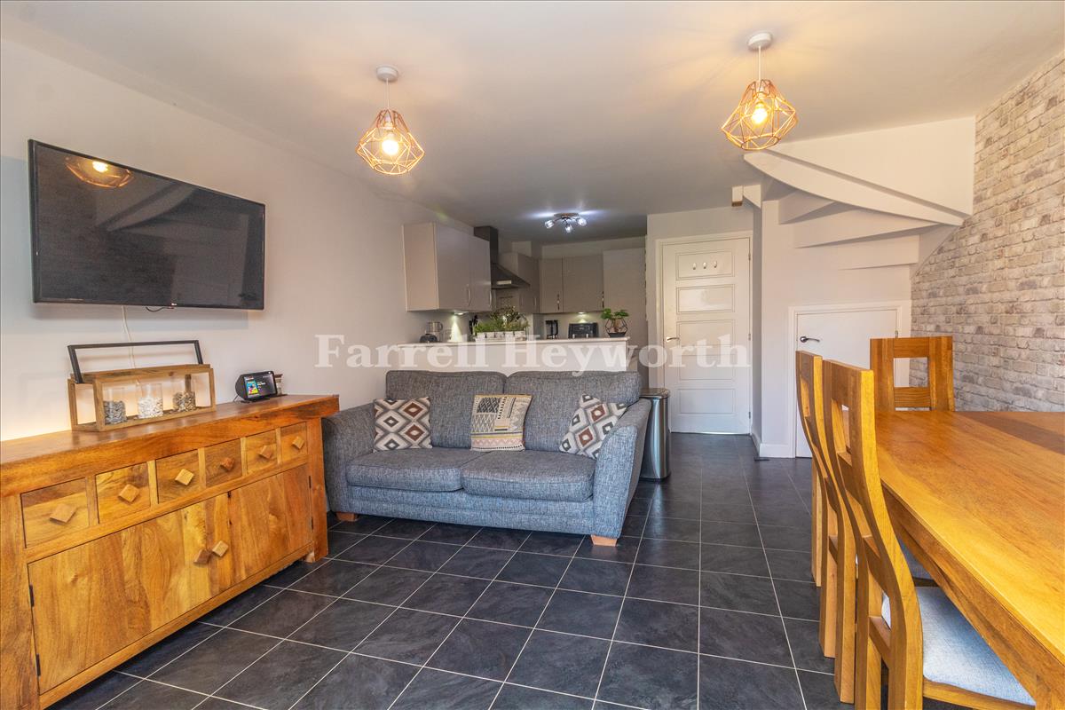 Kitchen Diner image 3