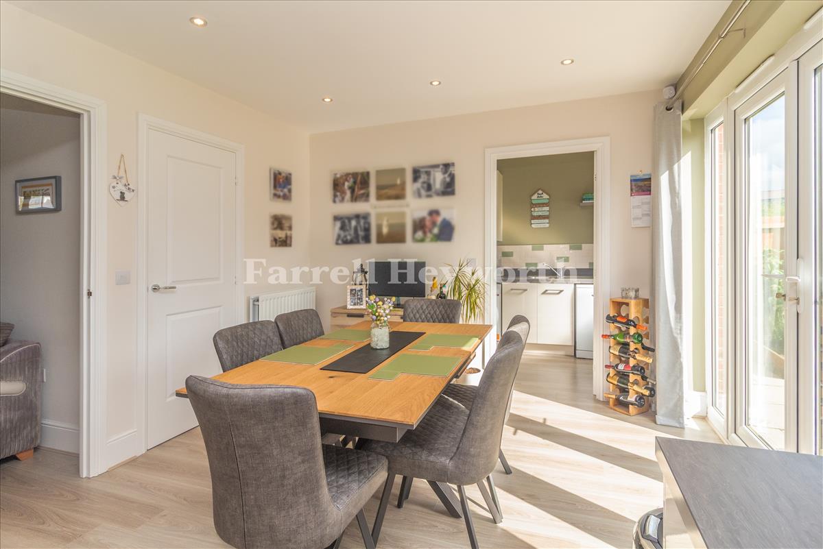 Kitchen Diner image 3