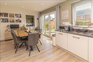 Kitchen Diner image 4