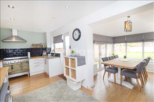 Kitchen dining