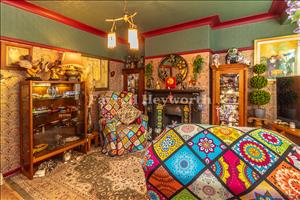 Lounge image 2