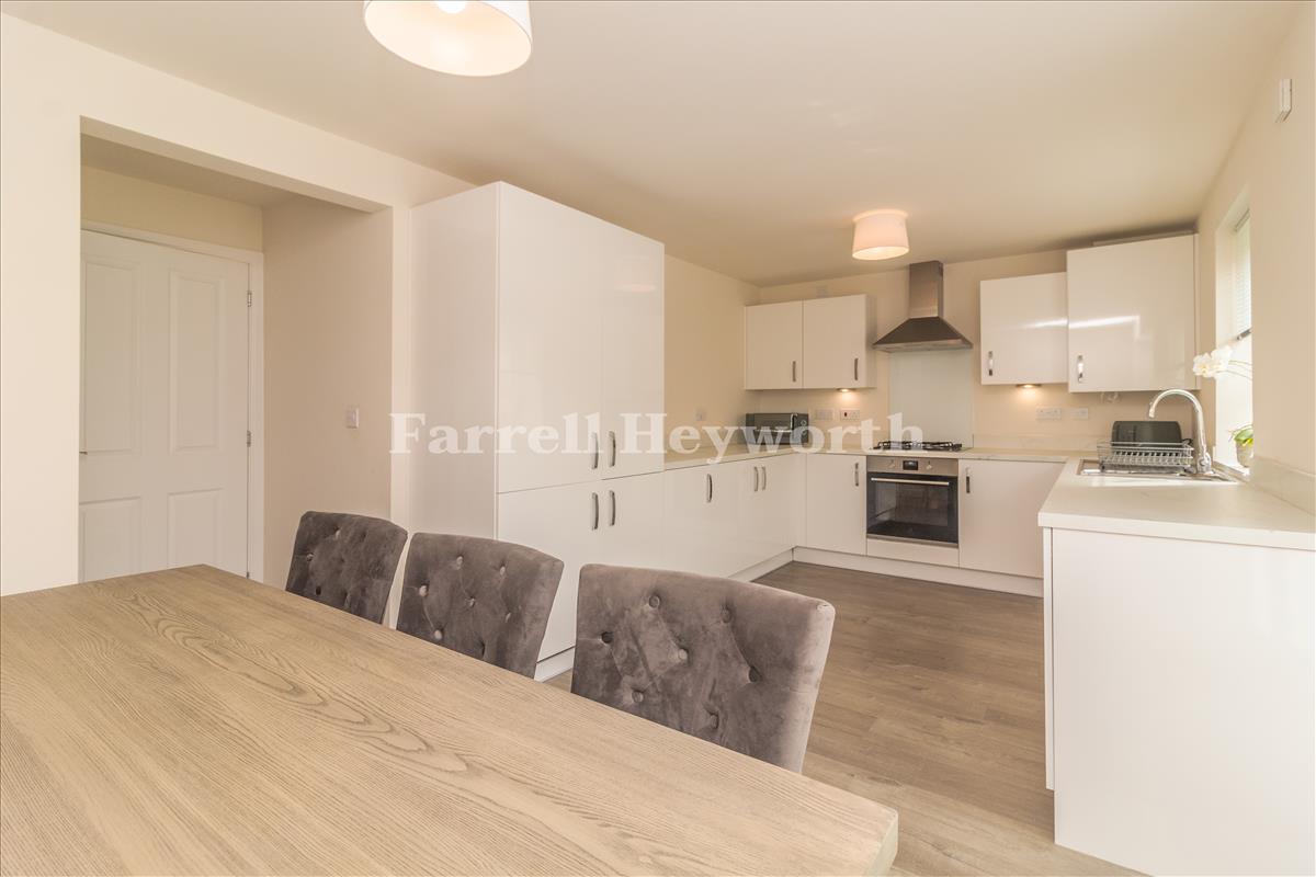 Kitchen Diner image 3