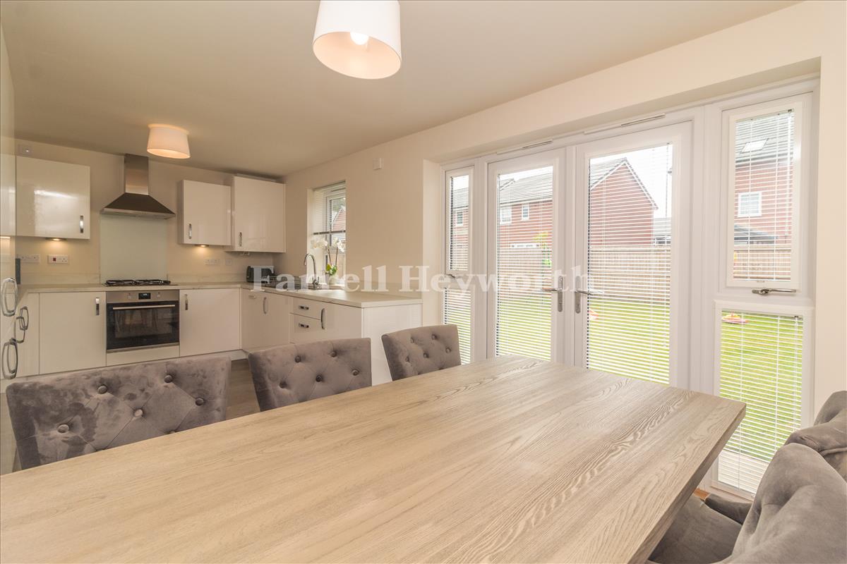 Kitchen Diner image 4