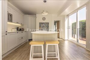 Kitchen e