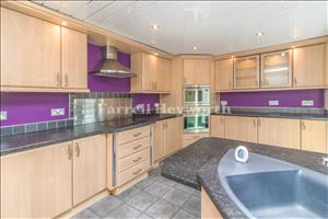 Kitchen image 3