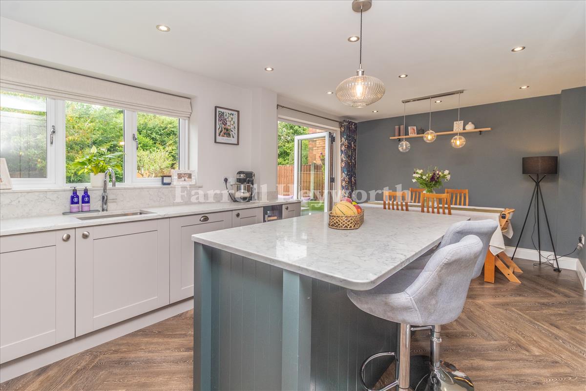 Kitchen Diner image 3