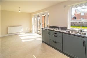Kitchen Diner image 4