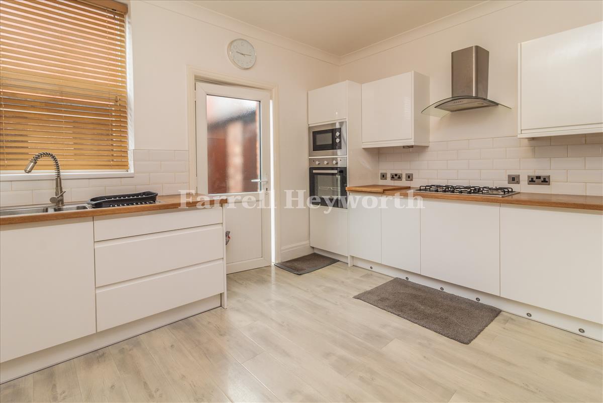 Kitchen Diner image 2