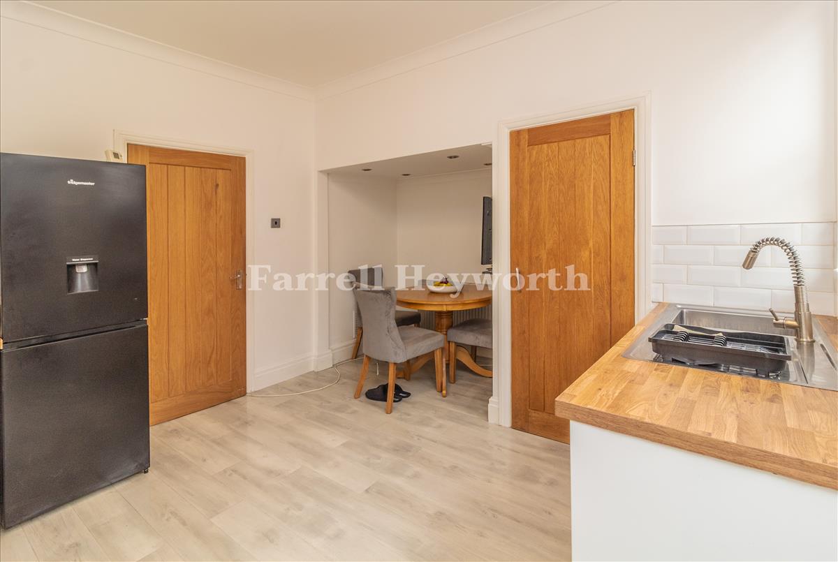 Kitchen Diner image 3