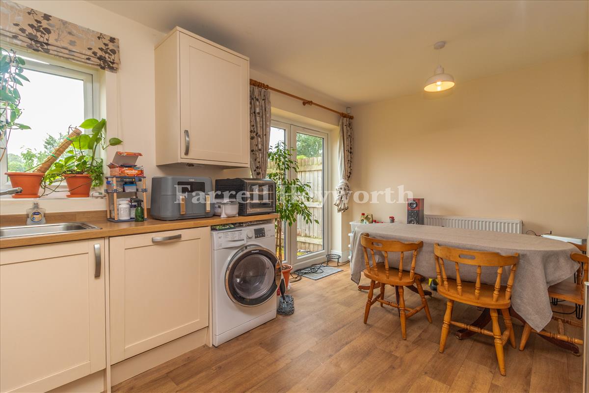 Kitchen Diner image 3