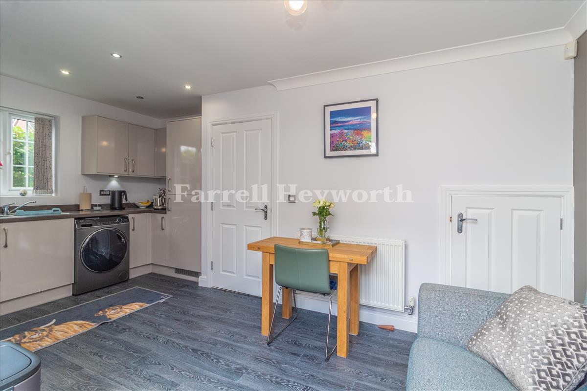 Kitchen Diner image 3