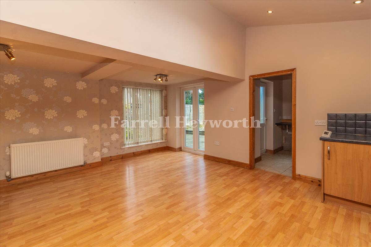 Kitchen Diner image 4 New