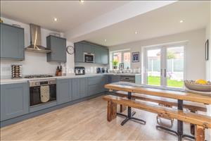 Kitchen Diner image 3