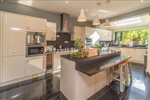 Kitchen image 5