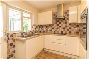 Kitchen image 3