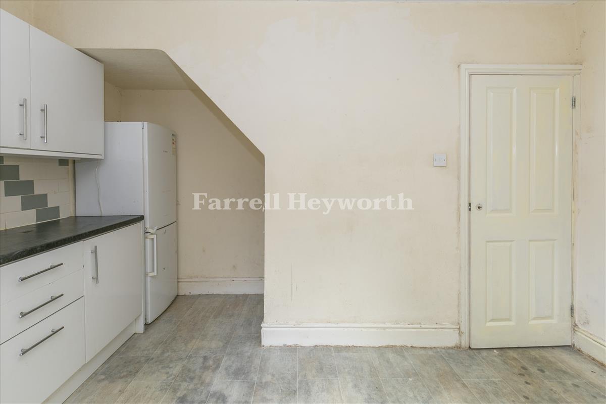 Kitchen diner view 4