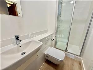 Flat 2 ensuite