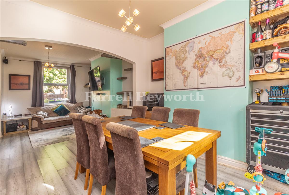 Lounge Diner image 3