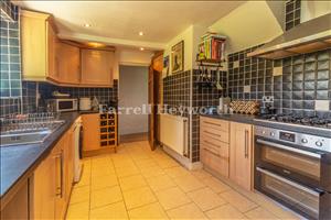 Kitchen image 3