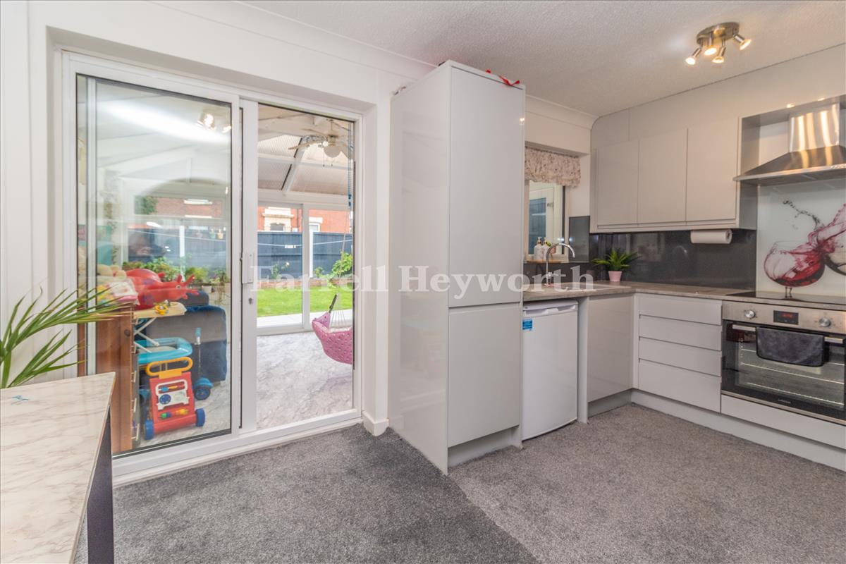 Kitchen Diner image 2