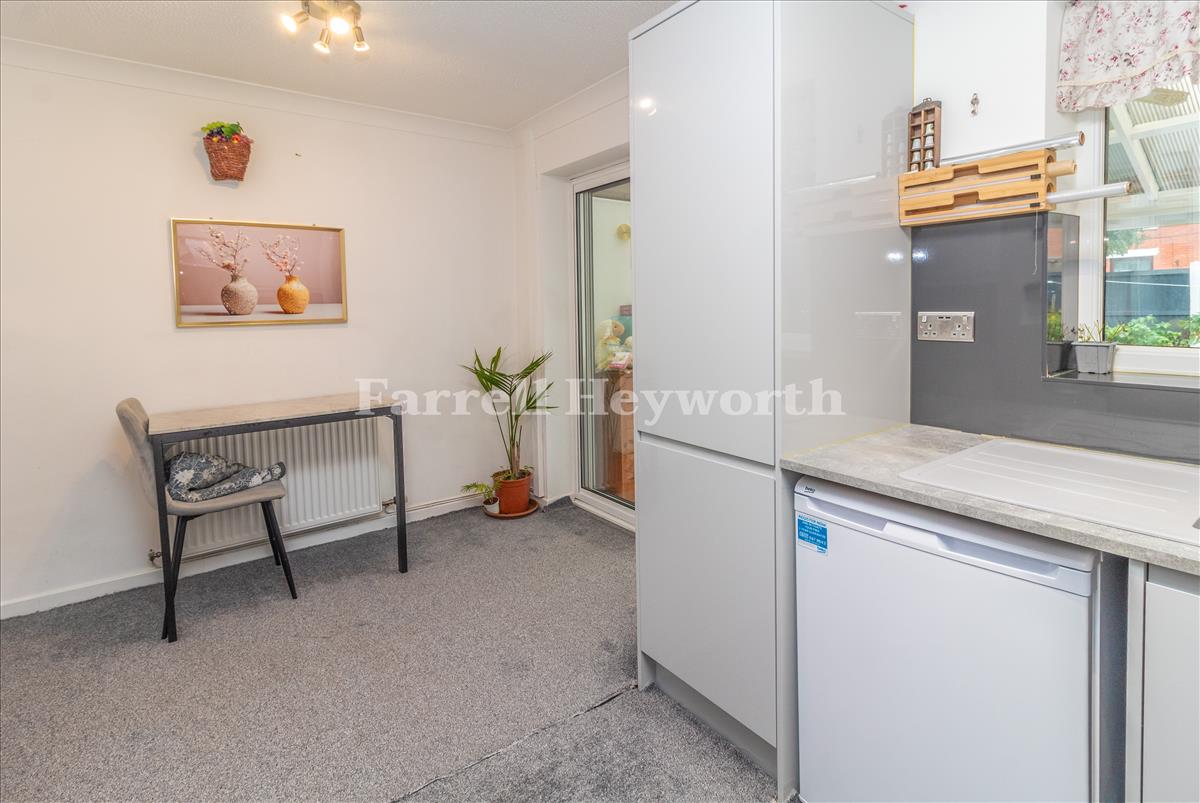 Kitchen Diner image 3